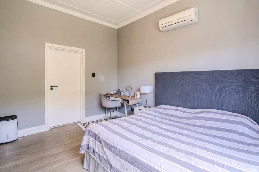 4 Bedroom Property for Sale in Fresnaye Western Cape